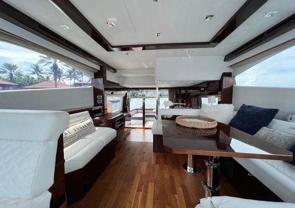 Galeon 550 Fly image