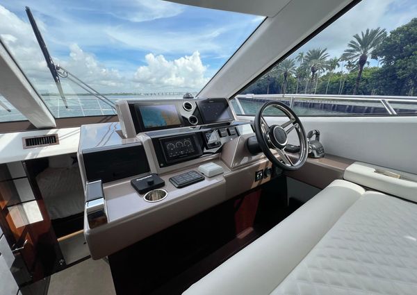 Galeon 550 Fly image