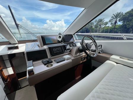 Galeon 550 Fly image