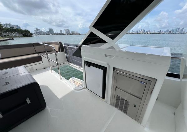 Galeon 550 Fly image