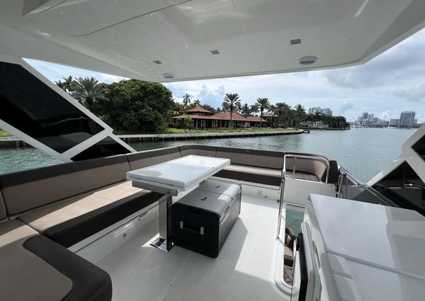 Galeon 550 Fly image