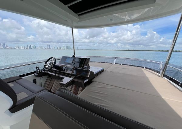 Galeon 550 Fly image