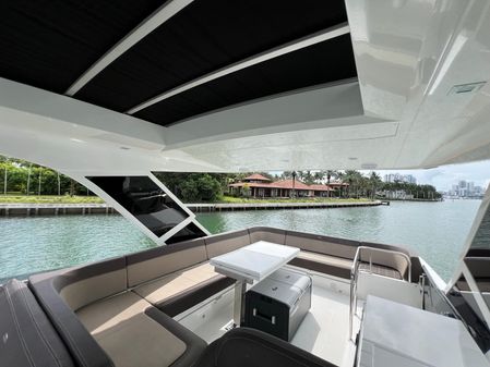 Galeon 550 Fly image