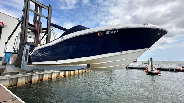 Robalo R207 Dual Console 