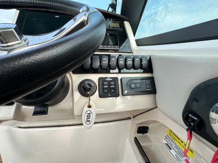 Boston Whaler 240 Vantage image