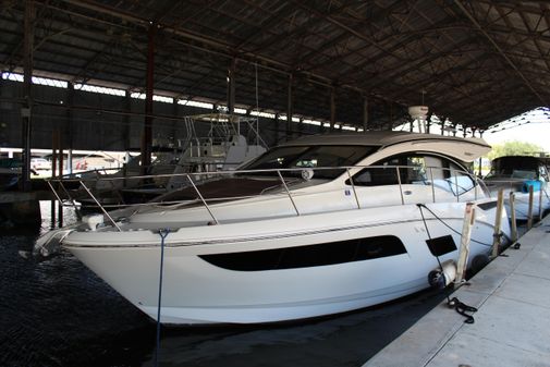 Sea Ray 400 Sundancer image