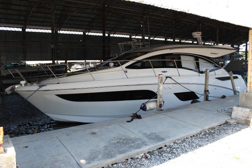 Sea Ray 400 Sundancer image