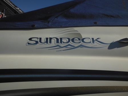 Sea Ray Sundeck 210 image