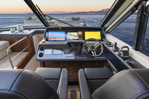 Riviera 6800-SPORT-YACHT-PLATINUM-EDITION image