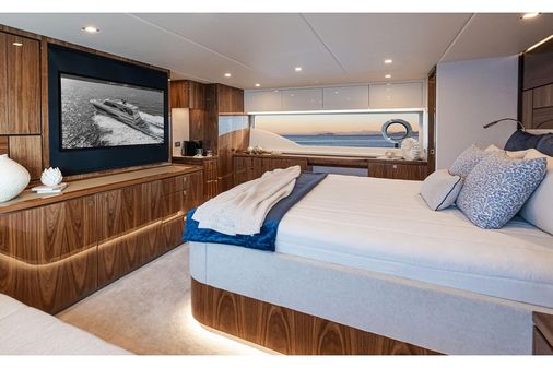 Riviera 6800-SPORT-YACHT-PLATINUM-EDITION image