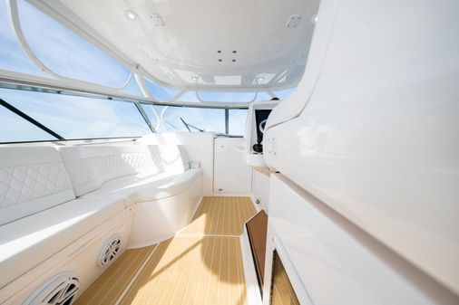 Intrepid 475 Sport Yacht image
