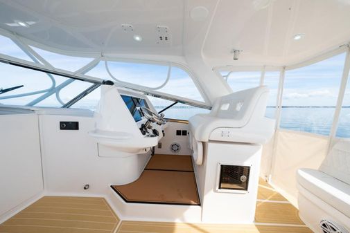 Intrepid 475 Sport Yacht image