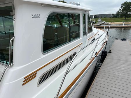 Sabre 42 Salon Express image