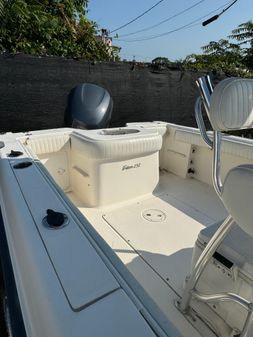 Sea Hunt Triton 232 image