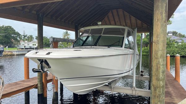 Boston Whaler 320 Vantage 