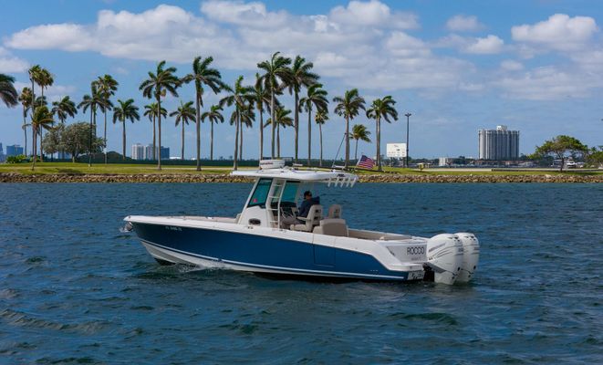 Boston Whaler 330 Outrage - main image