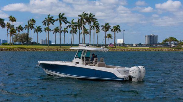 Boston Whaler 330 Outrage