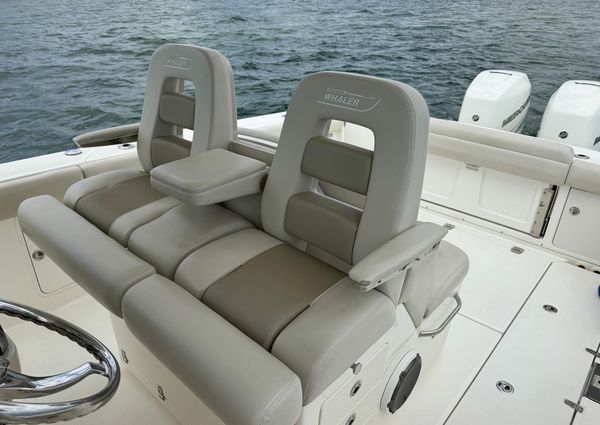 Boston Whaler 330 Outrage image