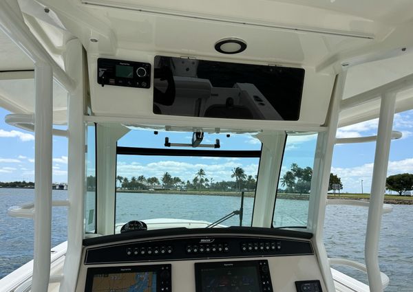 Boston Whaler 330 Outrage image