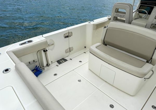 Boston Whaler 330 Outrage image