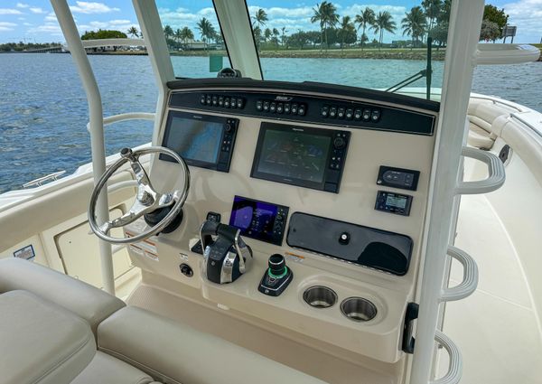 Boston Whaler 330 Outrage image