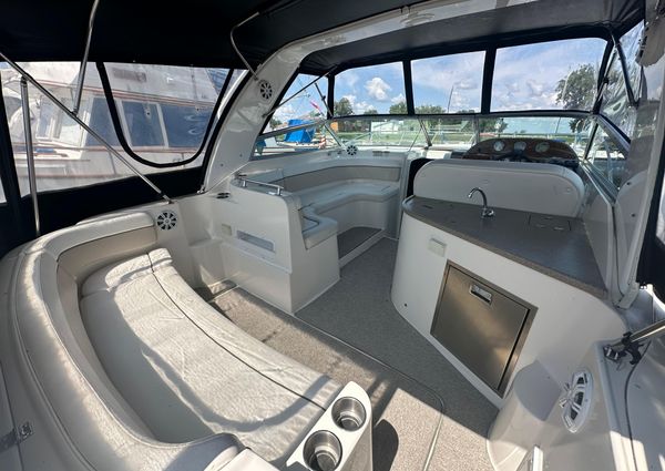 Rinker 320 Express Cruiser image