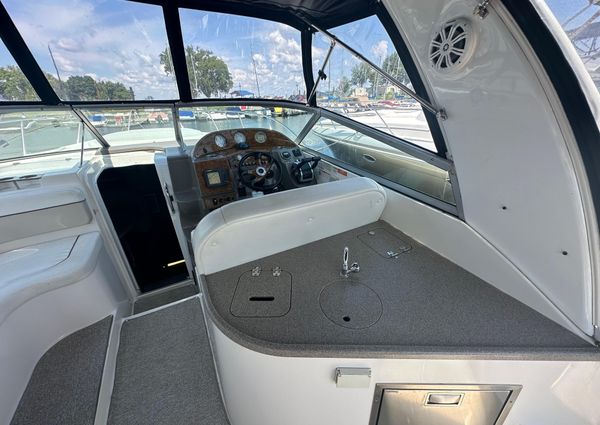 Rinker 320 Express Cruiser image