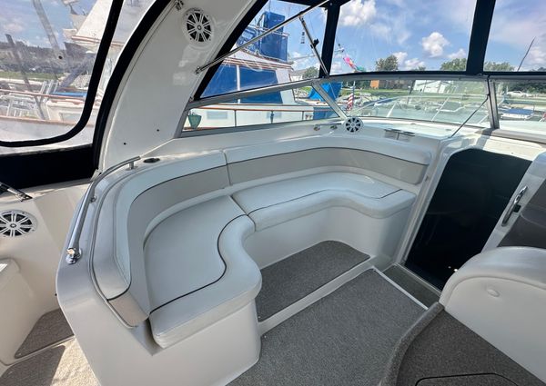 Rinker 320 Express Cruiser image