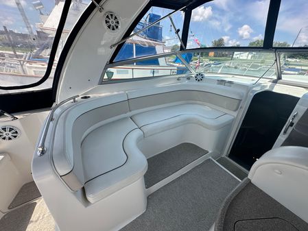 Rinker 320 Express Cruiser image