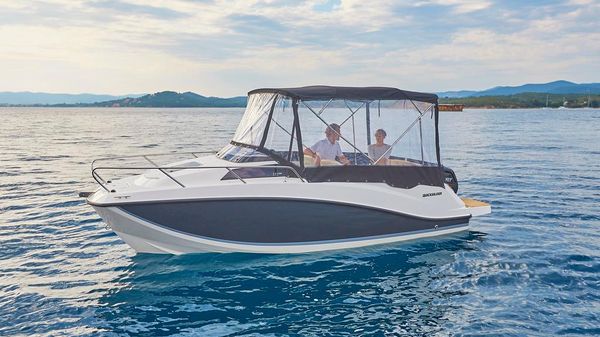 Quicksilver Activ 555 Cabin Cruiser 