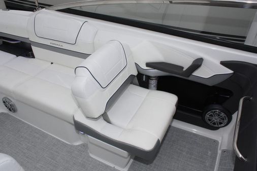 Formula 270 Bowrider image