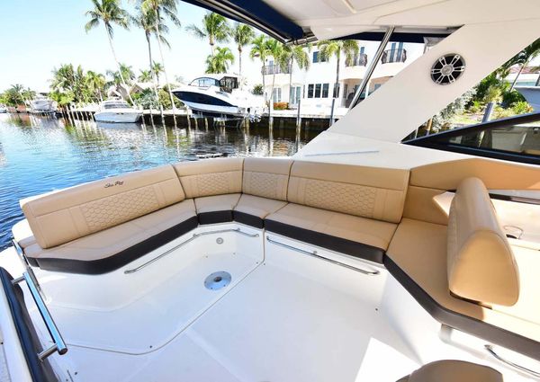 Sea Ray Sundancer 320 image