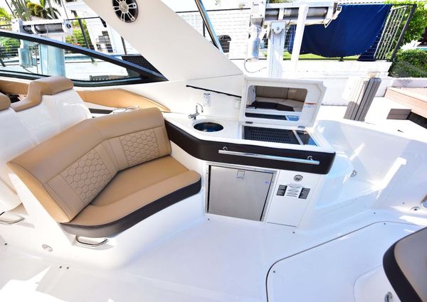 Sea Ray Sundancer 320 image