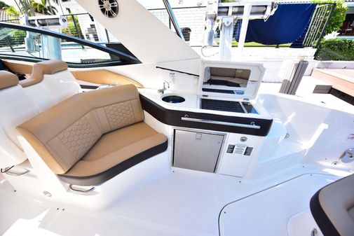 Sea Ray Sundancer 320 image