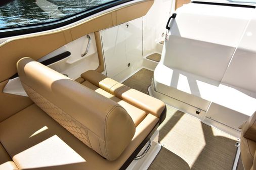 Sea Ray Sundancer 320 image