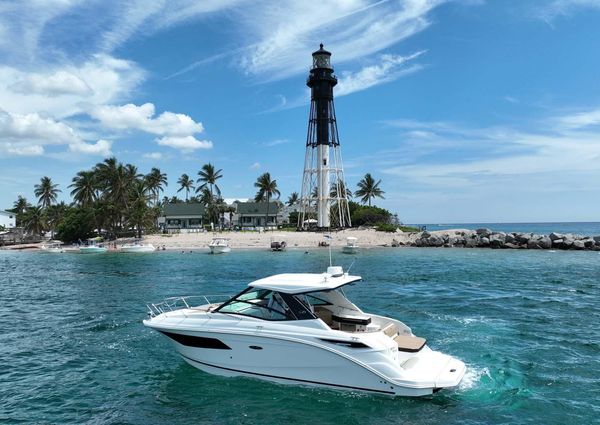 Sea Ray Sundancer 320 image