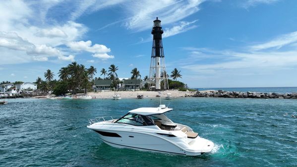 Sea Ray Sundancer 320 image