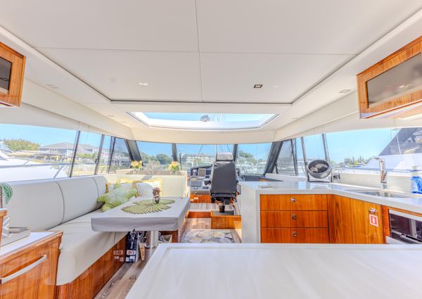 Riviera 5400 Sport Yacht Platinum Edition image