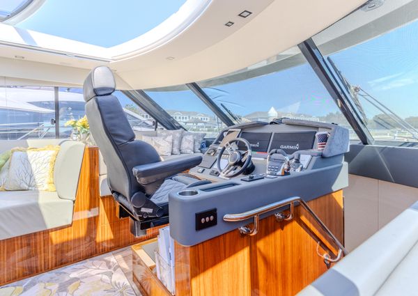 Riviera 5400 Sport Yacht Platinum Edition image