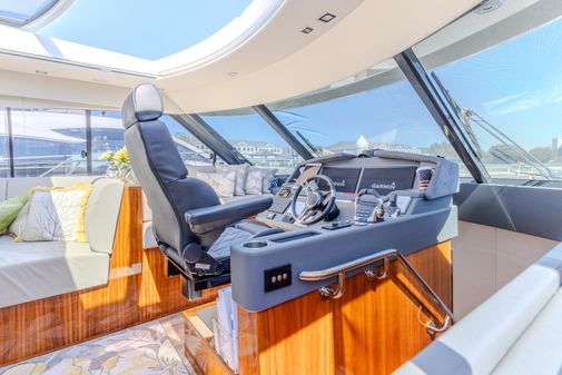 Riviera 5400 Sport Yacht Platinum Edition image