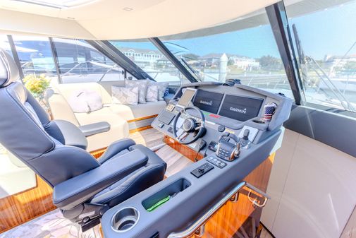 Riviera 5400 Sport Yacht Platinum Edition image