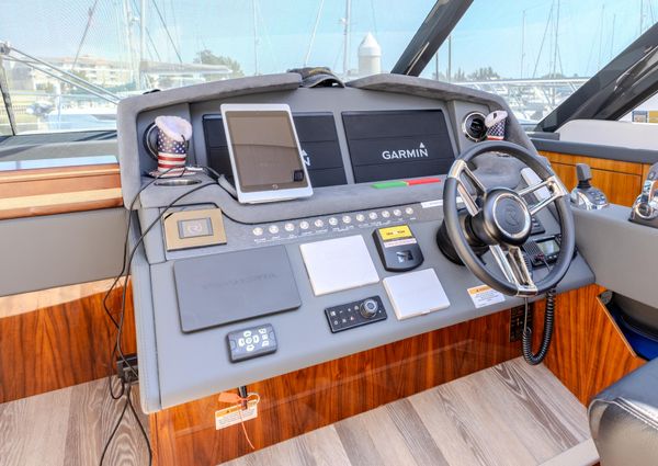 Riviera 5400 Sport Yacht Platinum Edition image