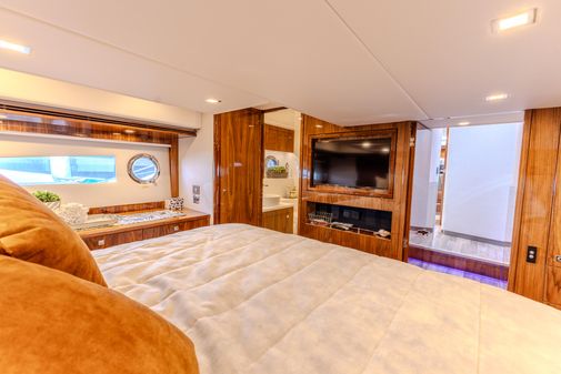 Riviera 5400 Sport Yacht Platinum Edition image