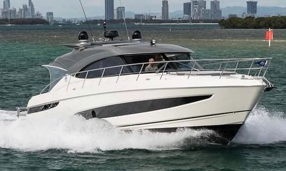 Riviera 5400 Sport Yacht Platinum Edition 