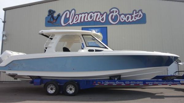 Boston Whaler 350 Realm