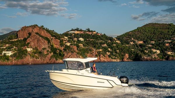 Quicksilver 625 Pilot House Boat 