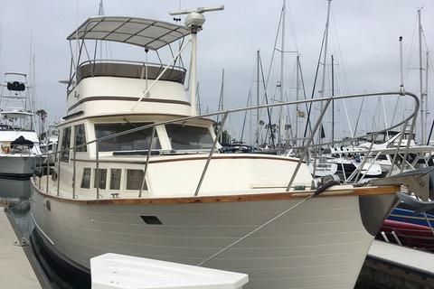 Roughwater 37 Flybridge image