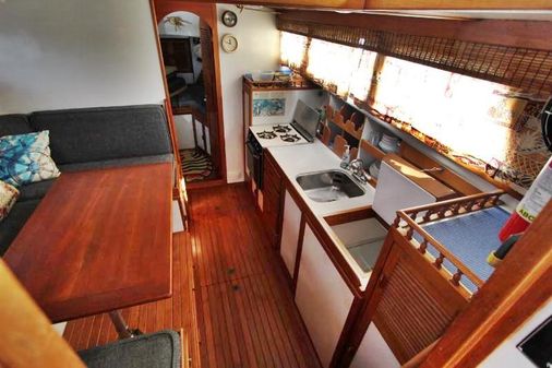 Roughwater 37 Flybridge image