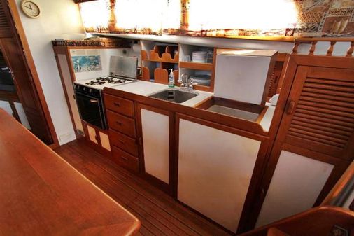 Roughwater 37 Flybridge image