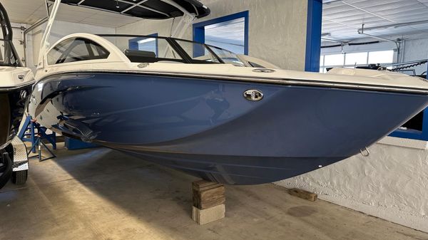 Yamaha Boats 275 SE 